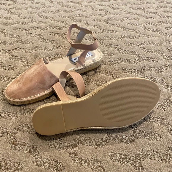 Shoes - Picture 3 of 7